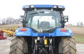 2005 New Holland tractor TS135A